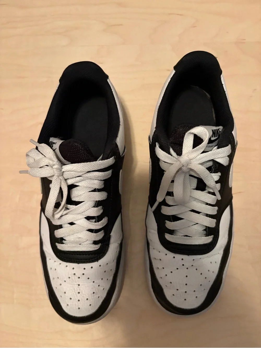 Nike Men's Black and White Low-Top Sneakers